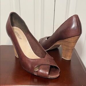 Seychelles Brown Leather Heels Peep Toe Criss Cross sz 8 Retro